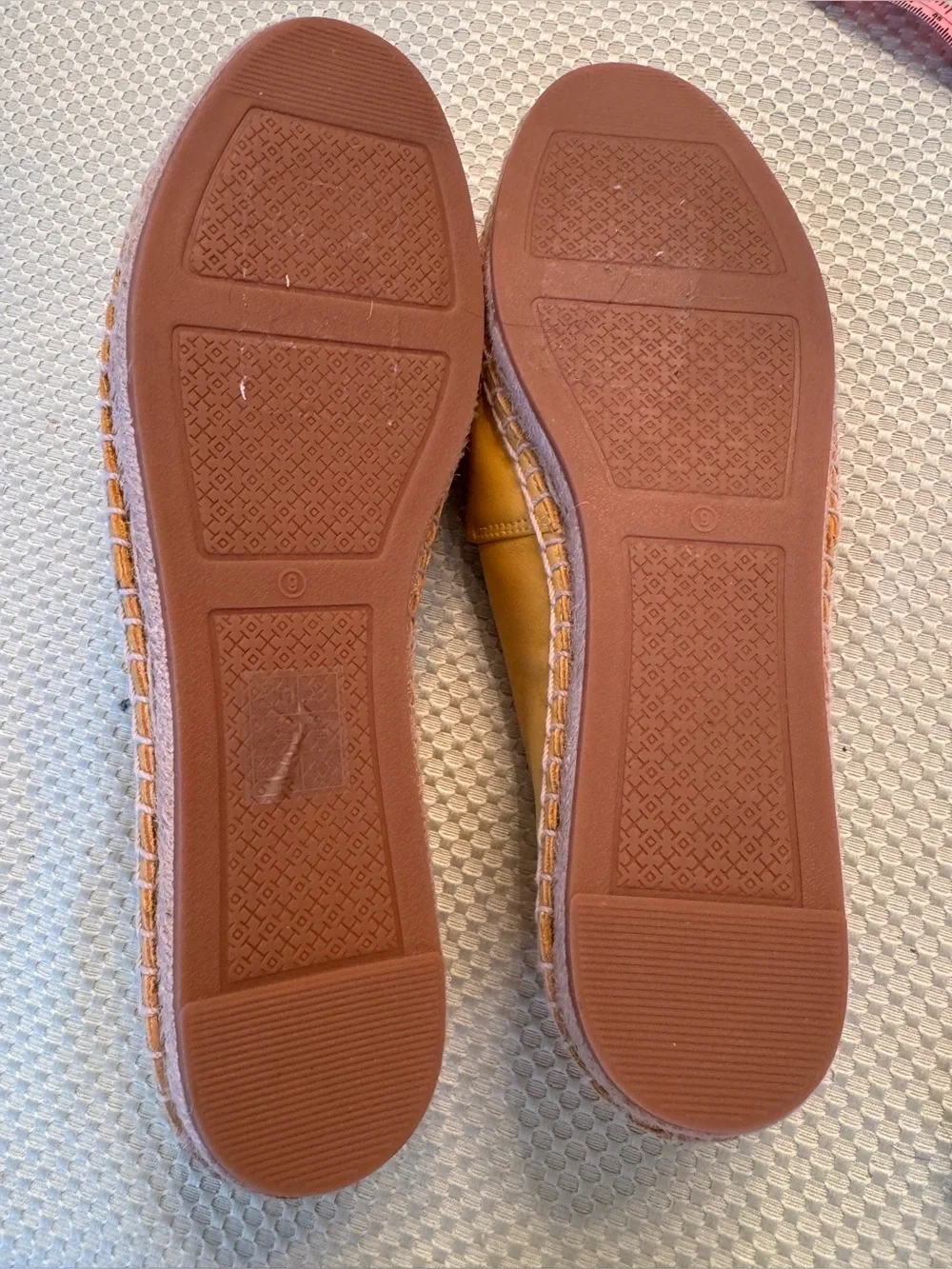 Classic Tory Burch Size 9 Mustard Yellow Leather Logo Espadrille Flats. NEW
